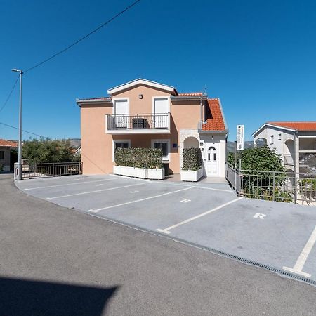 Apartment Gagula With Jacuzzi Trogir Extérieur photo