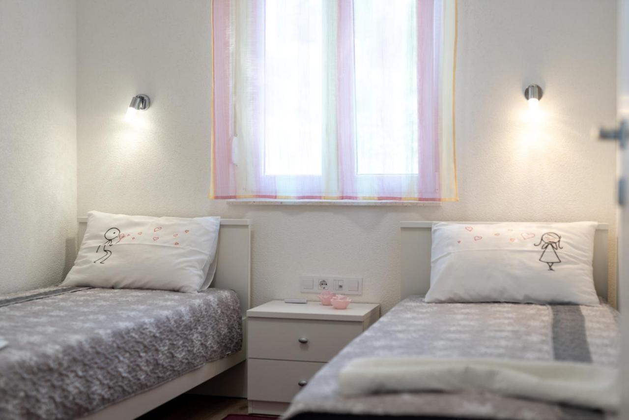 Apartment Gagula With Jacuzzi Trogir Extérieur photo