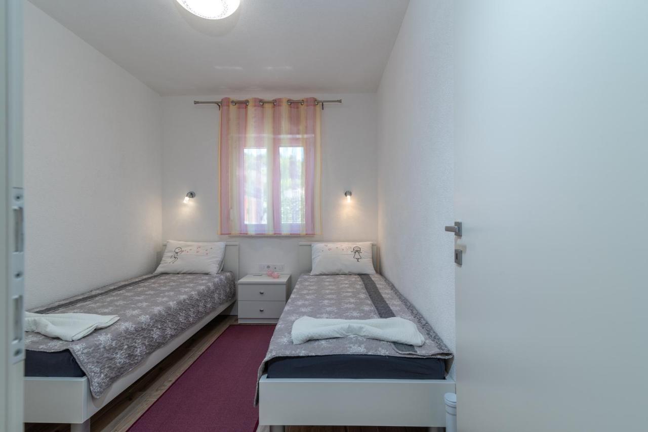 Apartment Gagula With Jacuzzi Trogir Extérieur photo