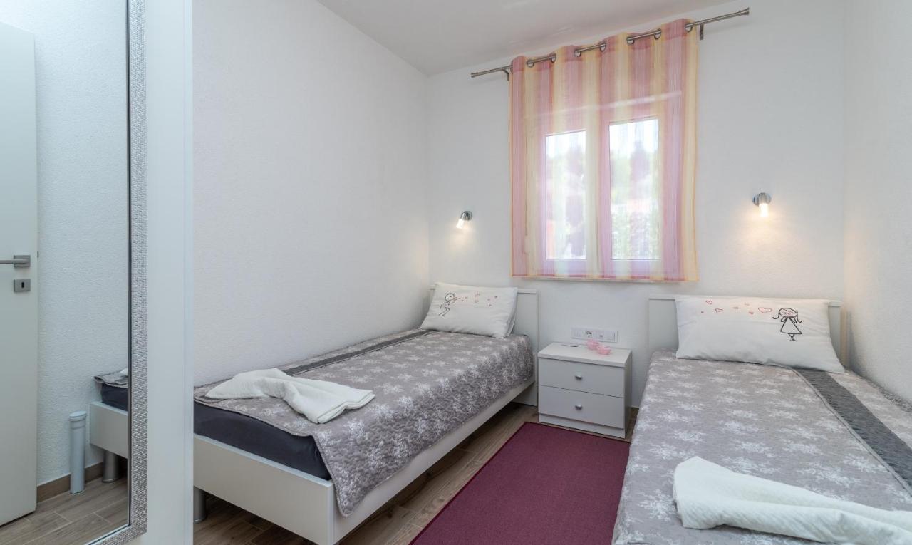 Apartment Gagula With Jacuzzi Trogir Extérieur photo