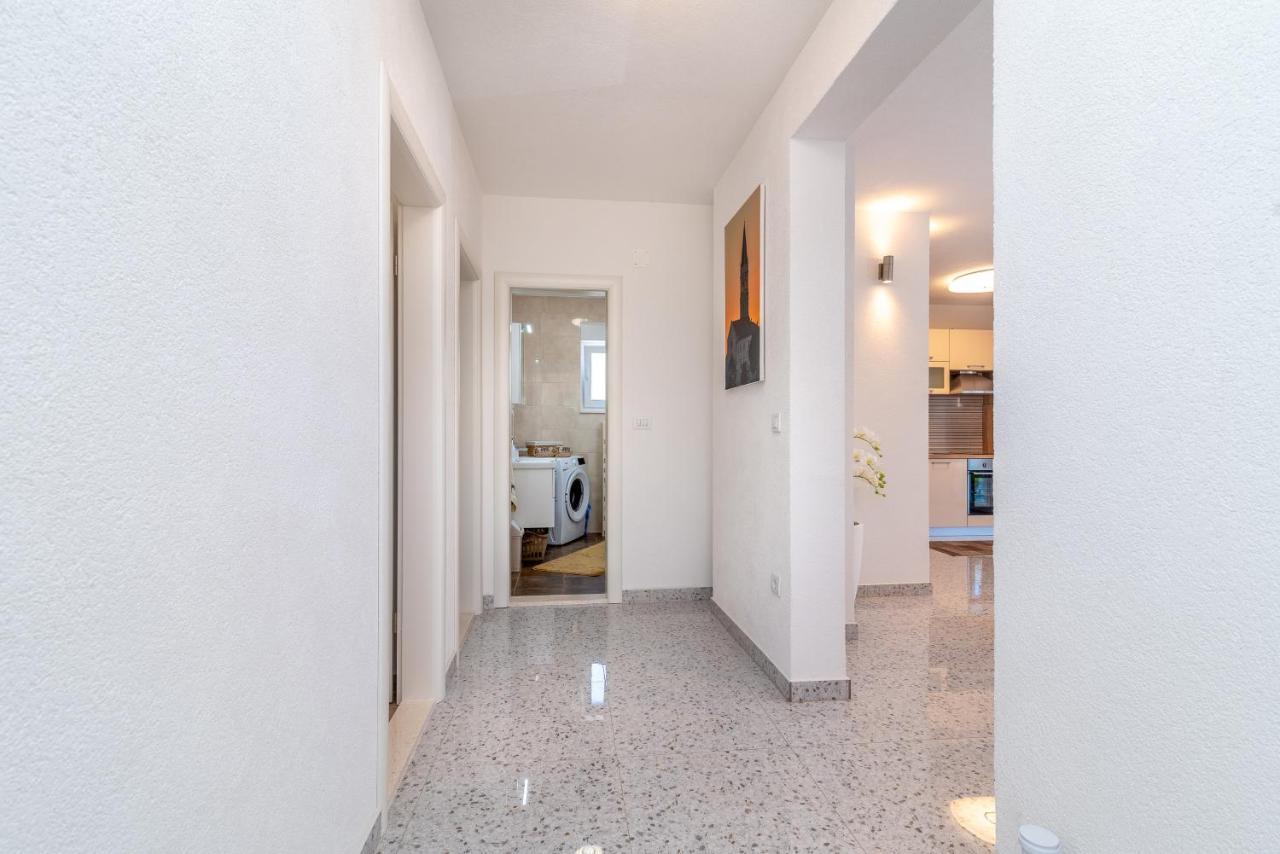 Apartment Gagula With Jacuzzi Trogir Extérieur photo