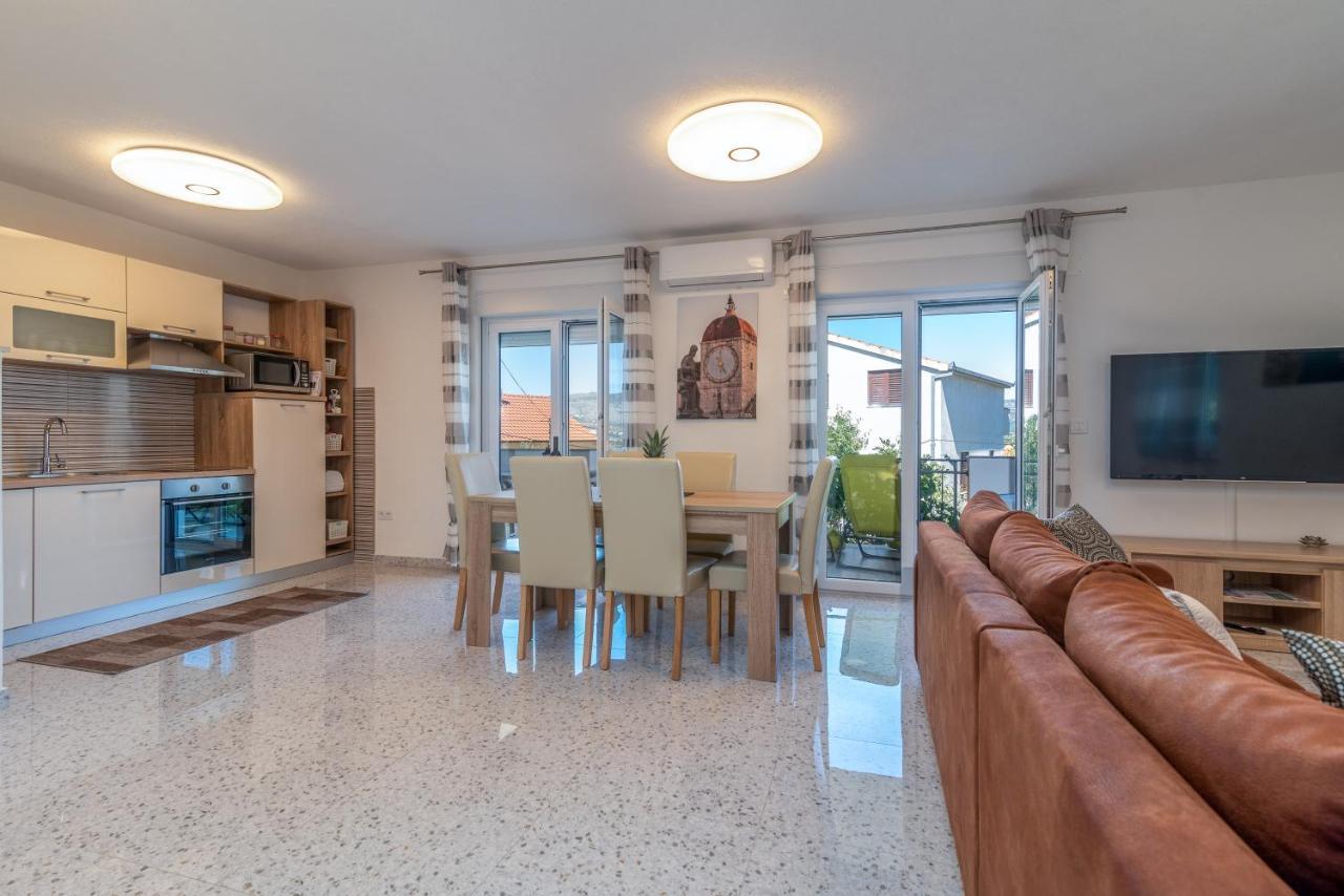 Apartment Gagula With Jacuzzi Trogir Extérieur photo